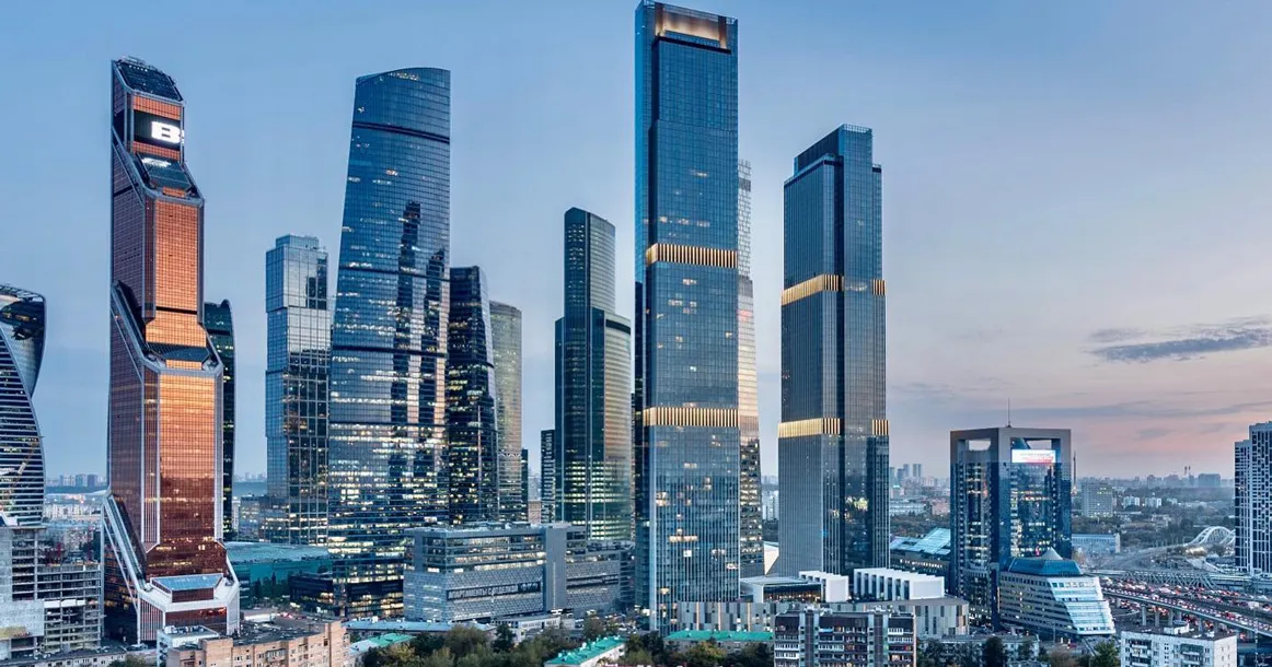 Башни Нева Тауэрс (Neva Towers) среди небоскрёбов Москва-Сити — фото кластера