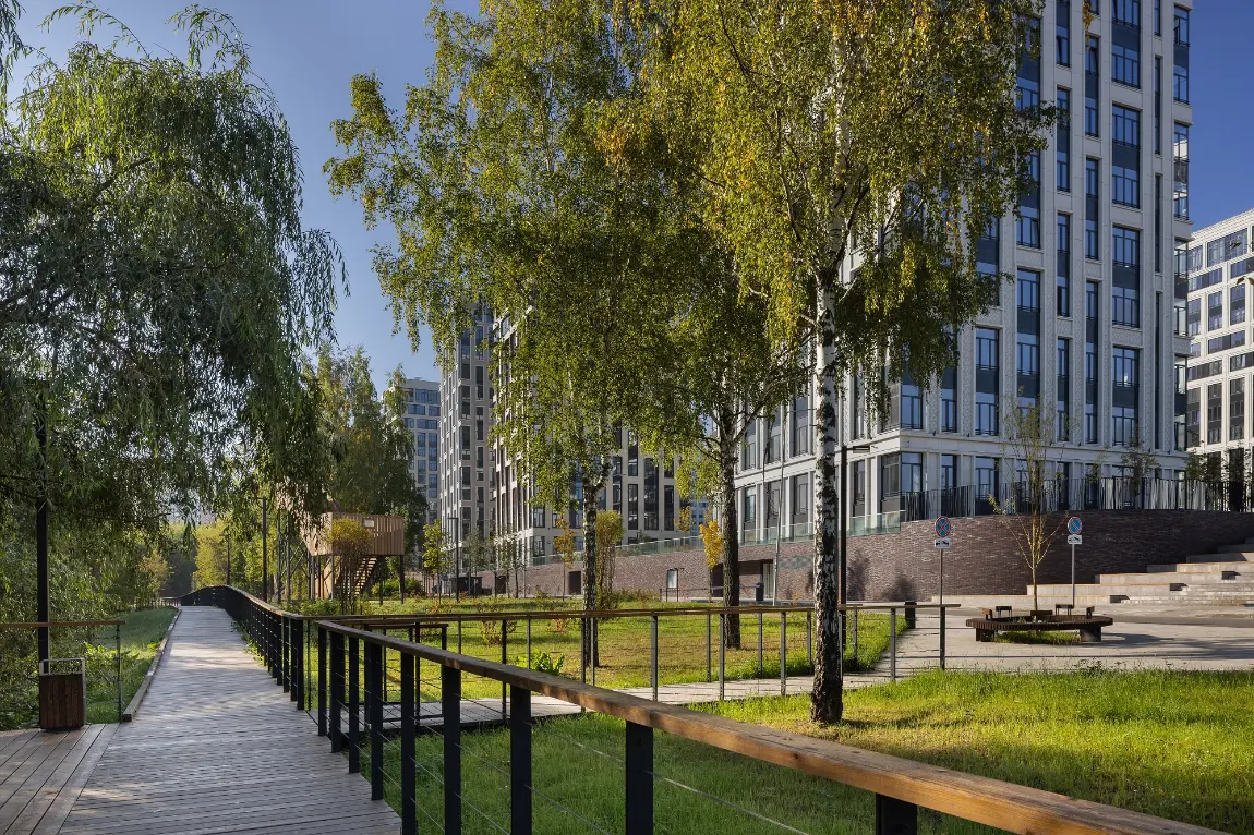 Набережная пруда у ЖК Вест Гарден (West Garden)