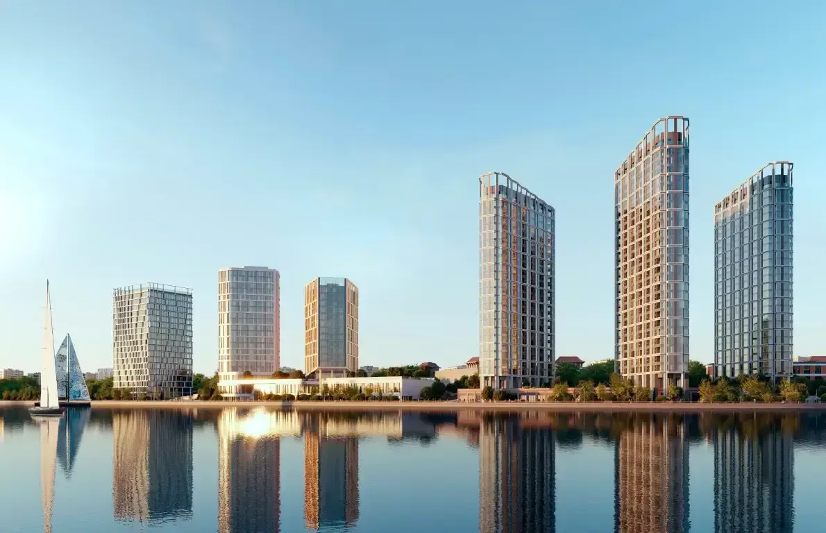 Три башни ЖК Дрим Рива на первой линии Москвы-реки с отражением в воде