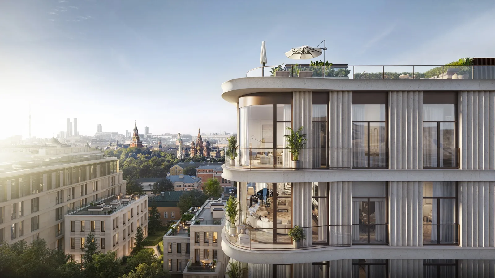 Фасад дома Лаврушинский с террасами и панорама центра Москвы