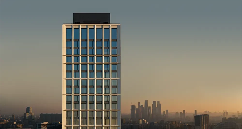 Башня Prime Park на фоне Москва-Сити